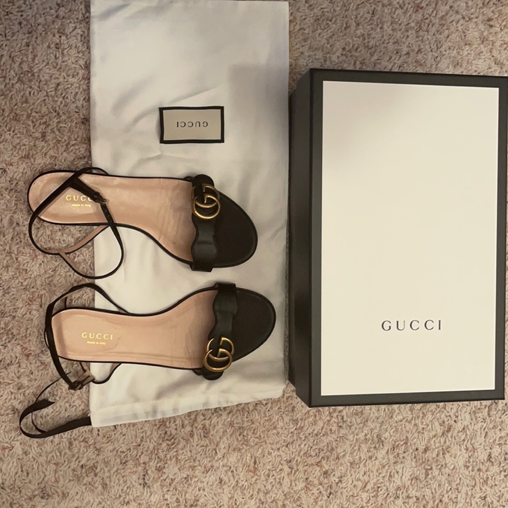 Gucci leather sandal.:) open to any offers:)!